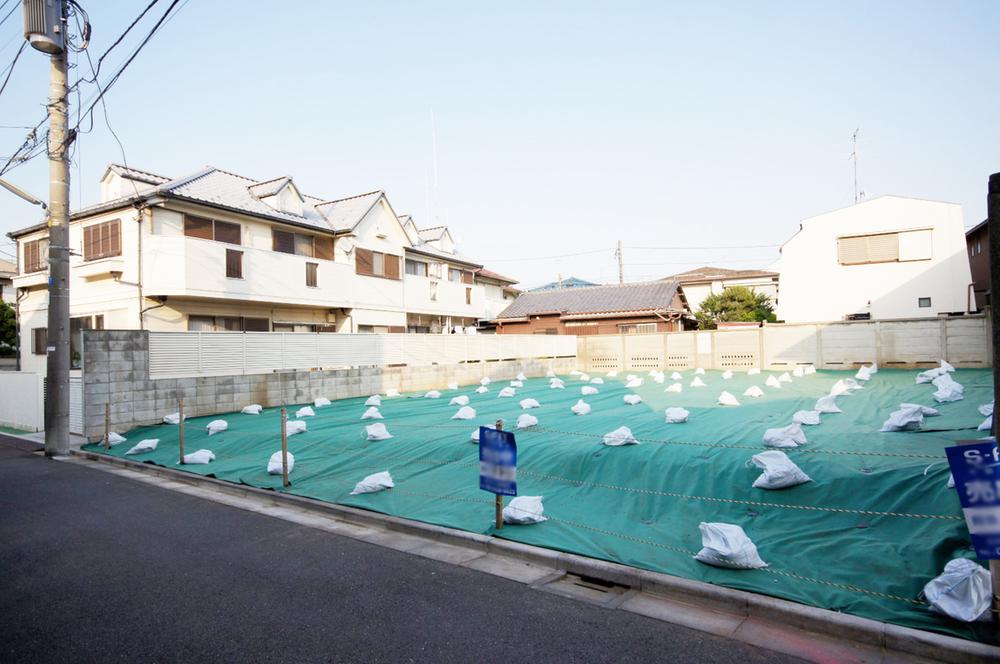 Local land photo. Land sale of the Suginami Izumi 3-chome. It became the all three compartments remaining two-compartment. Since the building conditions is not attached, You can building your favorite House manufacturer. There reference plan so please feel free to contact. 