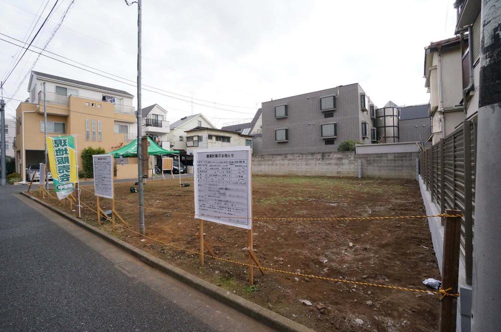Local photos, including front road. A quiet residential area