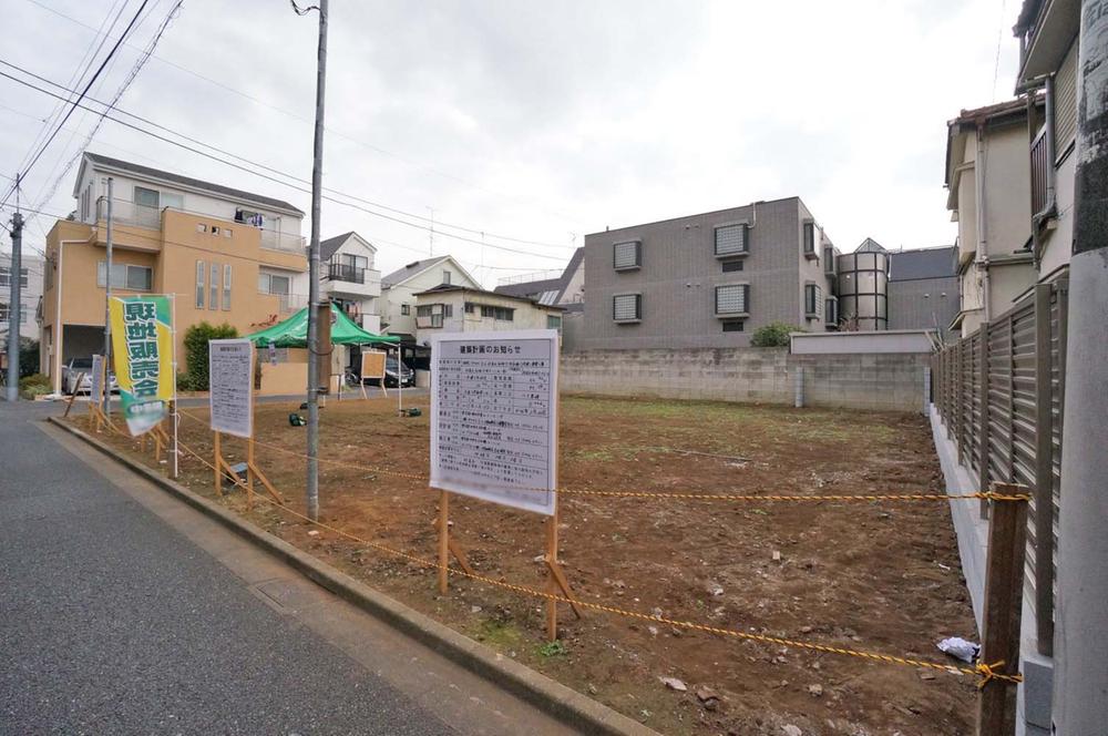 Local photos, including front road. Road also widely, Pretty! And bright subdivision