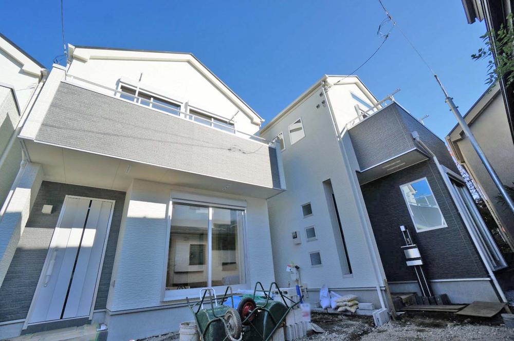 Local appearance photo. Situated in a quiet residential area of Suginami Shimizu 1-chome, JR Chuo Line, Tozai Line, Newly built single-family is two buildings site 3-wire available in the "Ogikubo" station 12 minutes' walk of the Marunouchi Line. Since we have already been completed, Anytime you can preview.