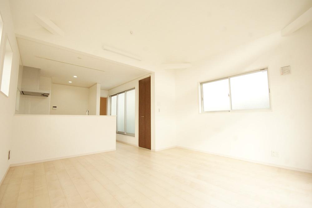 Living. So we also attached floor heating in the open there is a feeling of bright LDK, Thing come in handy in the cold winter season. The layout of the furniture has become it is likely to form.