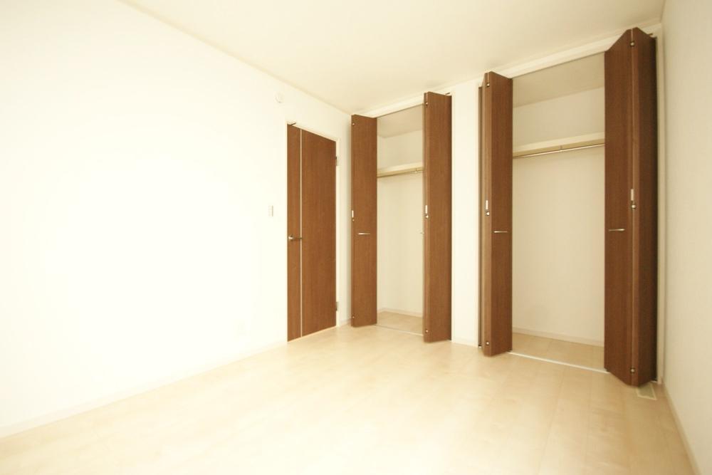 Receipt. 4 room is equipped with a storage for all, Is also safe in one with a lot of storage capacity rich and baggage.