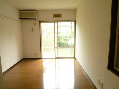 Living and room. When viewed from the kitchen side of the room ☆