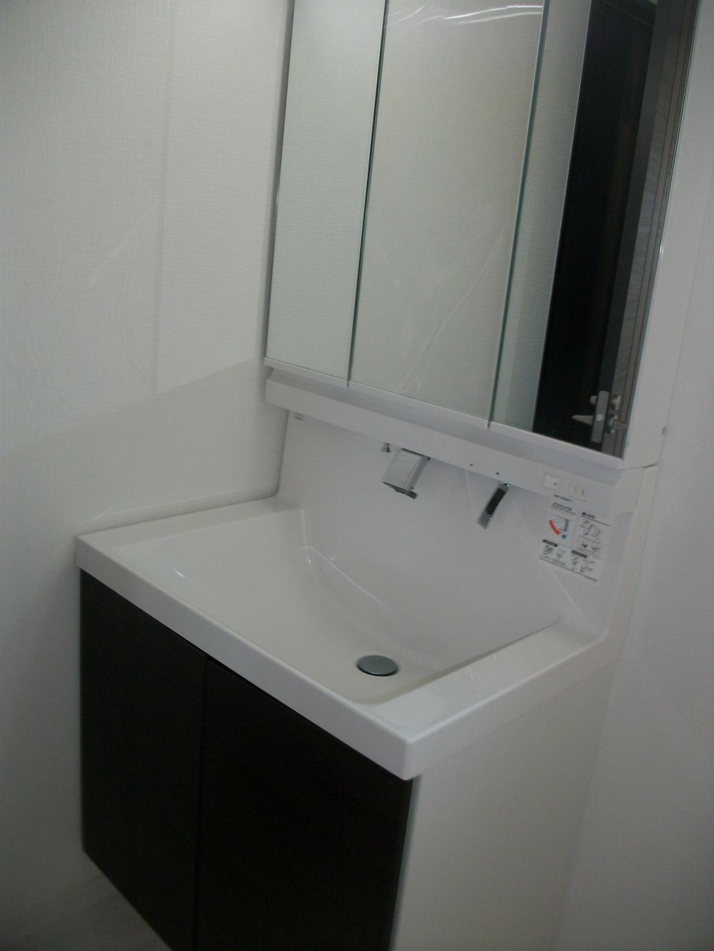 Wash basin, toilet. Same specifications