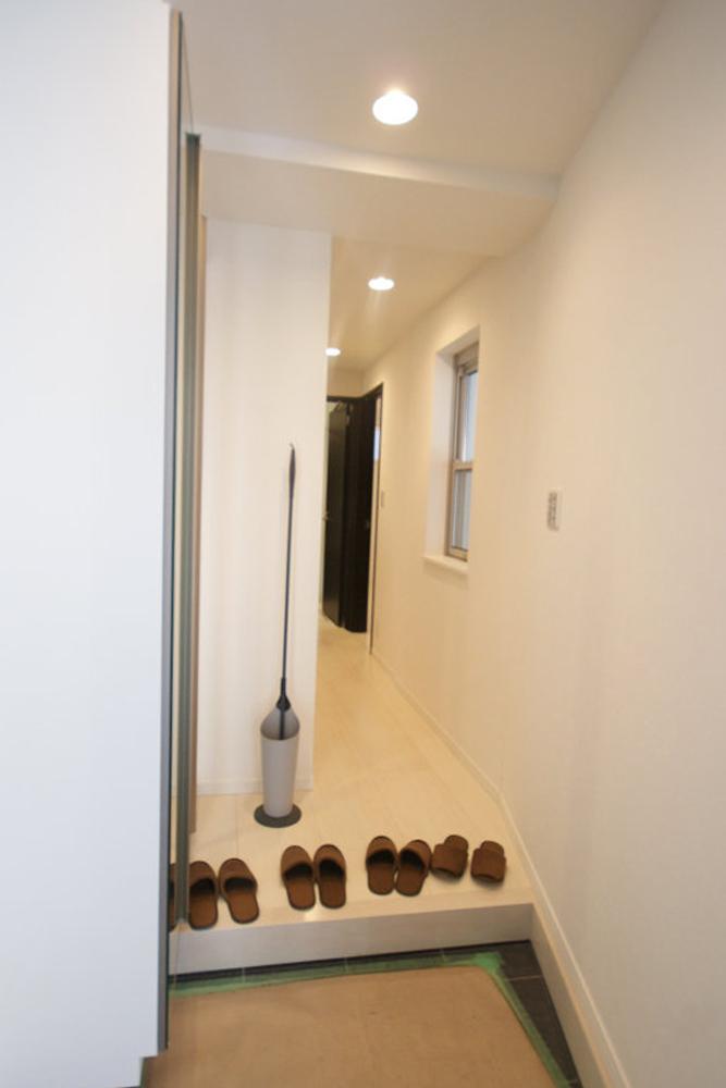 Same specifications photos (Other introspection). It is the entrance of the shoe-in closet enhancement. En is easy entrance of the truss Hall also spacious in and out. (Enforcement example)