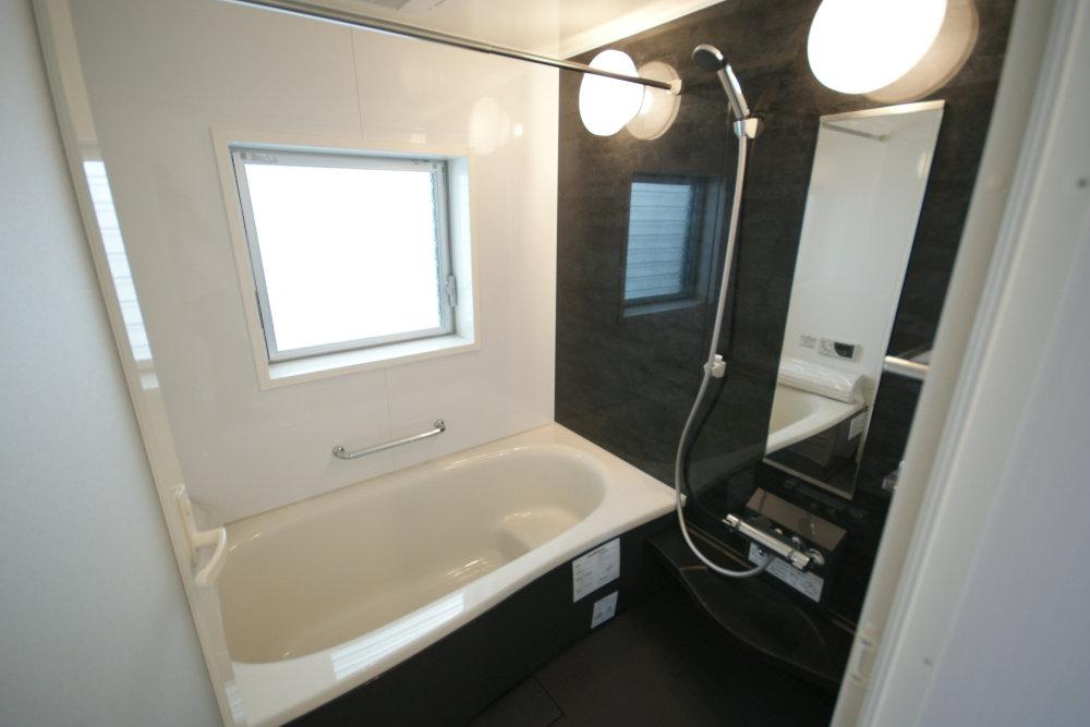 Same specifications photo (bathroom). It is the bath one tsubo type. Feet freely stretch, It heals slowly tired of the day. (Enforcement example)