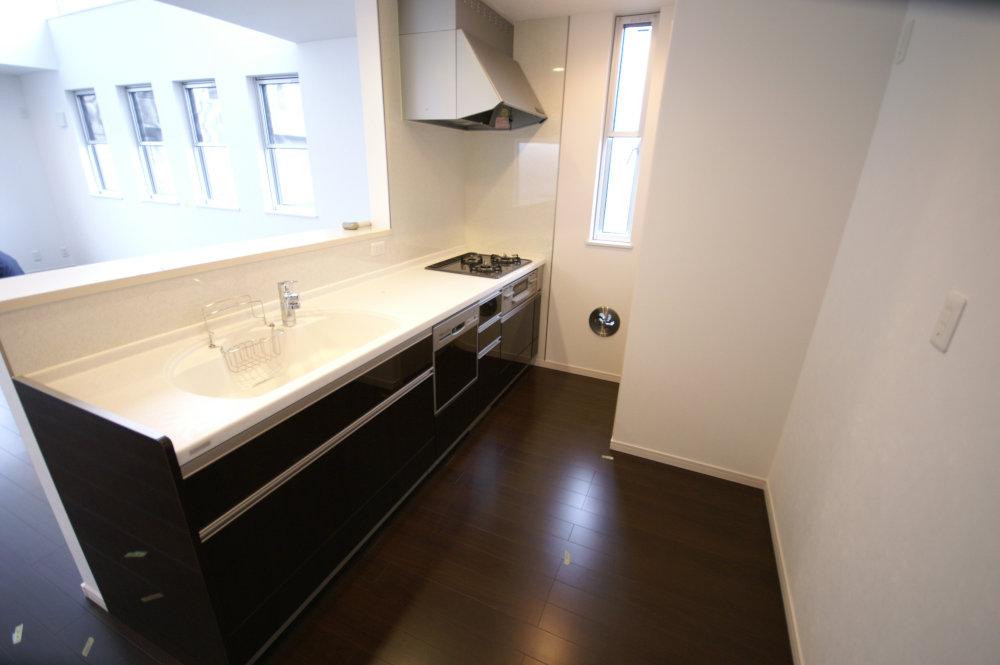 Same specifications photo (kitchen). Hanging cupboard There is also a storage enhancement of kitchen. Also there is a definitive space of course cupboard. (Enforcement example)