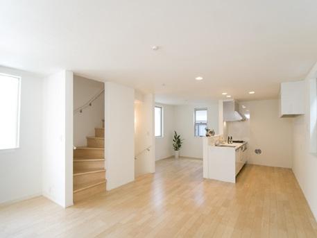 Same specifications photos (living). Construction example photo. Building A is an all-electric housing.