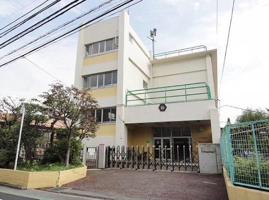 Primary school. 572m to Suginami Ward Suginami second elementary school