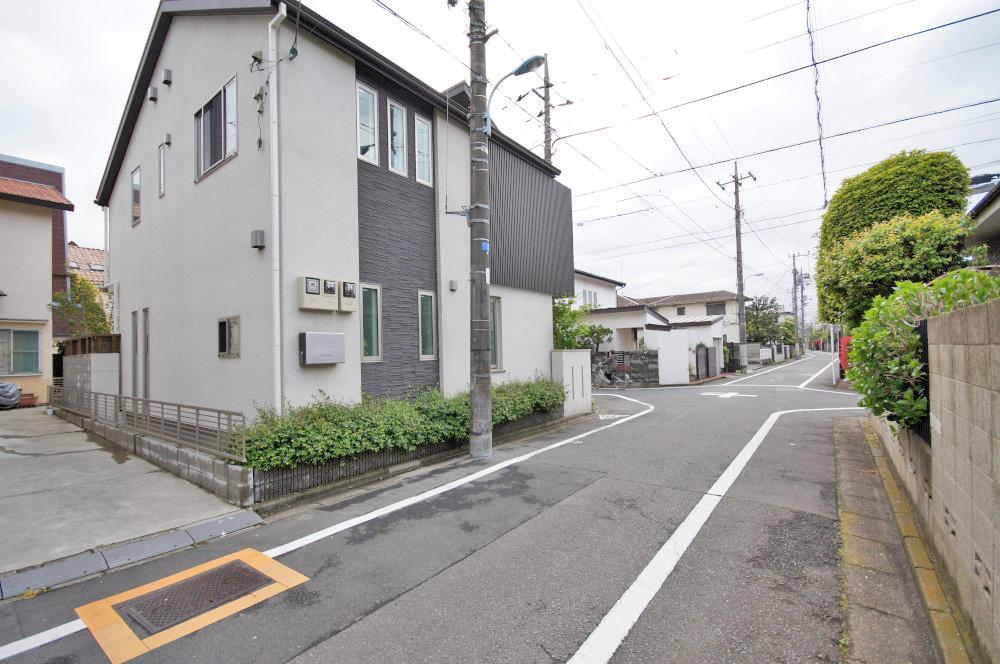 Local land photo. Although facing the north road, Since it contains the passage towards the back on the east side, Sense of openness is good. 