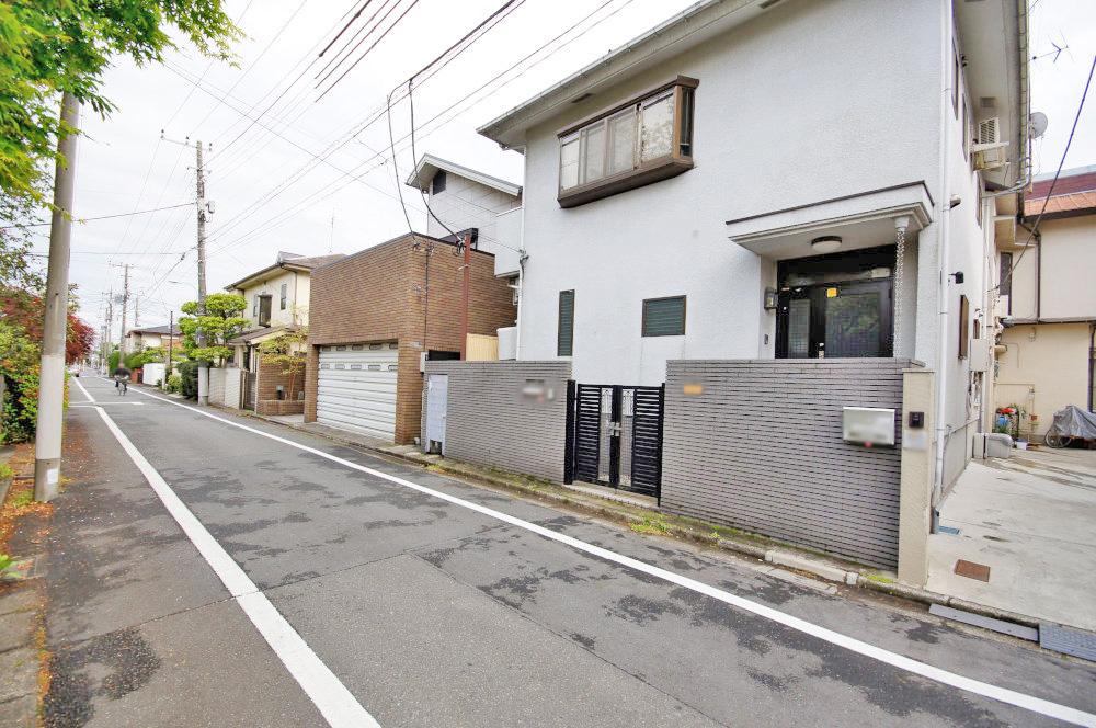 Local photos, including front road. Frontage also widely, It will design the building easy to land. 