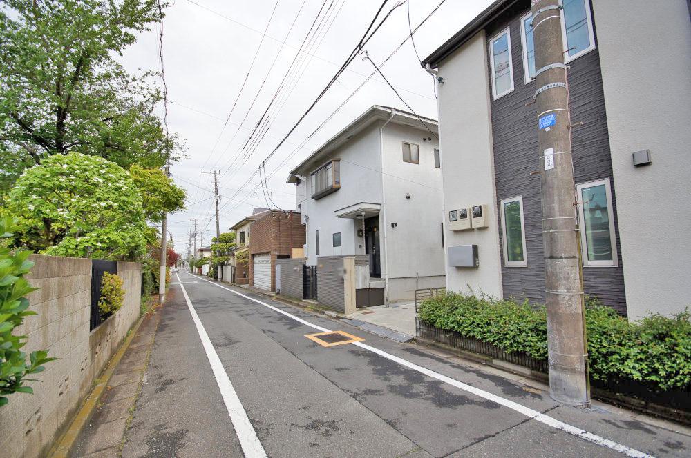 Local photos, including front road. Peripheral will be in a green quiet residential area. 