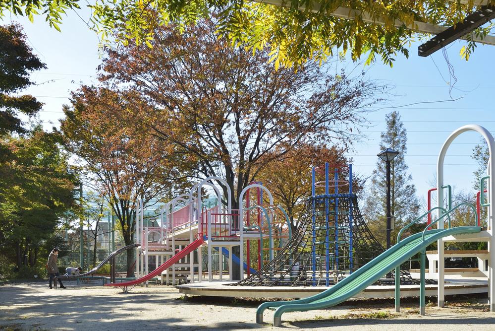 park. Yongfu to Central Park 240m