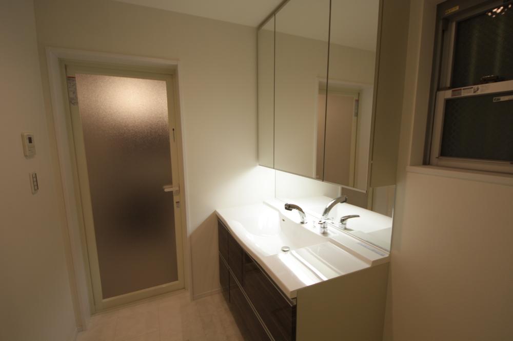 Wash basin, toilet. Washbasin with mirror Child