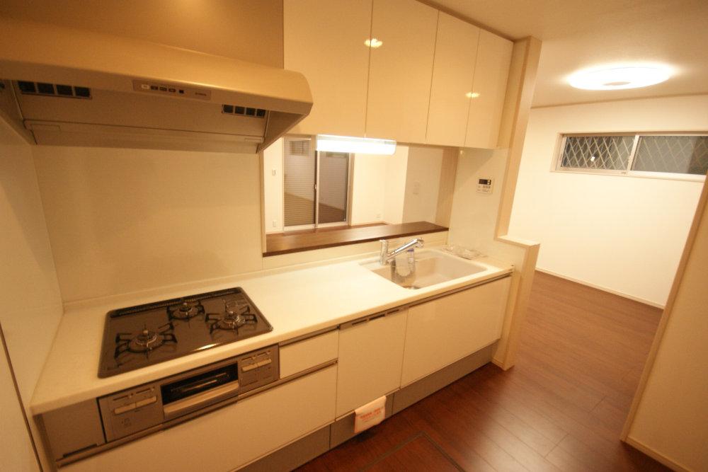 Kitchen. There is also a counter in the face-to-face kitchen.