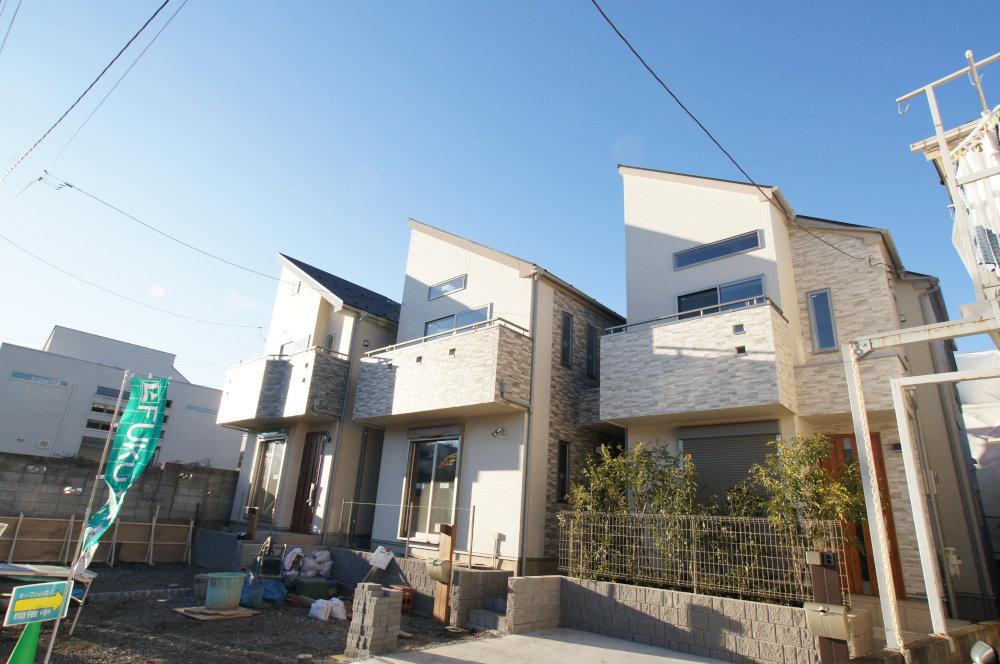 Local appearance photo. Newly built single-family Suginami Zenpukuji 1-chome. It will be all three buildings of the subdivision. That it has completed building, You can preview any time. Center line is a good location of "Nishiogikubo" station walk 17 minutes. Please have a look once.