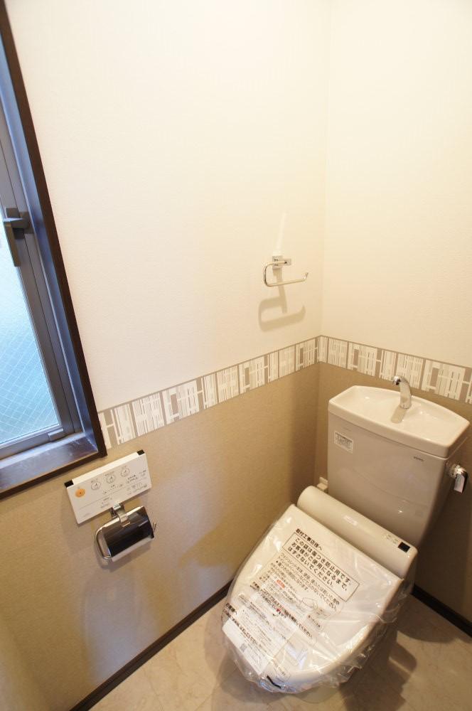 Toilet. It will bidet with toilet.