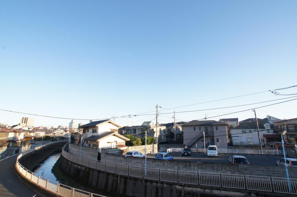 View photos from the dwelling unit. Open feeling of facing the south road is very bright subdivision features. Admiring the Zenpukuji River in front of the eye, There is a feeling of opening very bright subdivision.