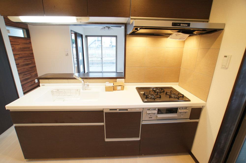 Kitchen. It is a popular face-to-face kitchen.