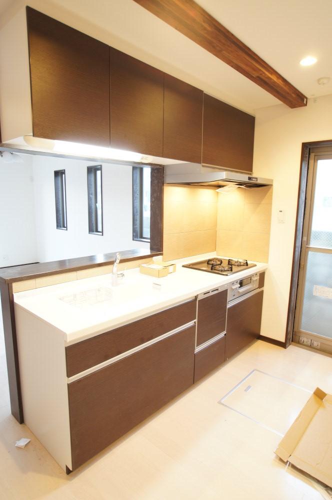 Kitchen. Dishwasher ・ It is a water purifier systems with kitchen. Also it comes with under-floor storage.