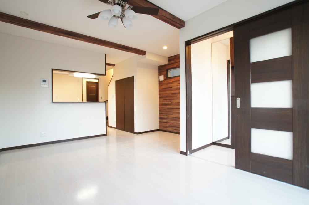 Living. It will be floor heating with a living room warm from feet.