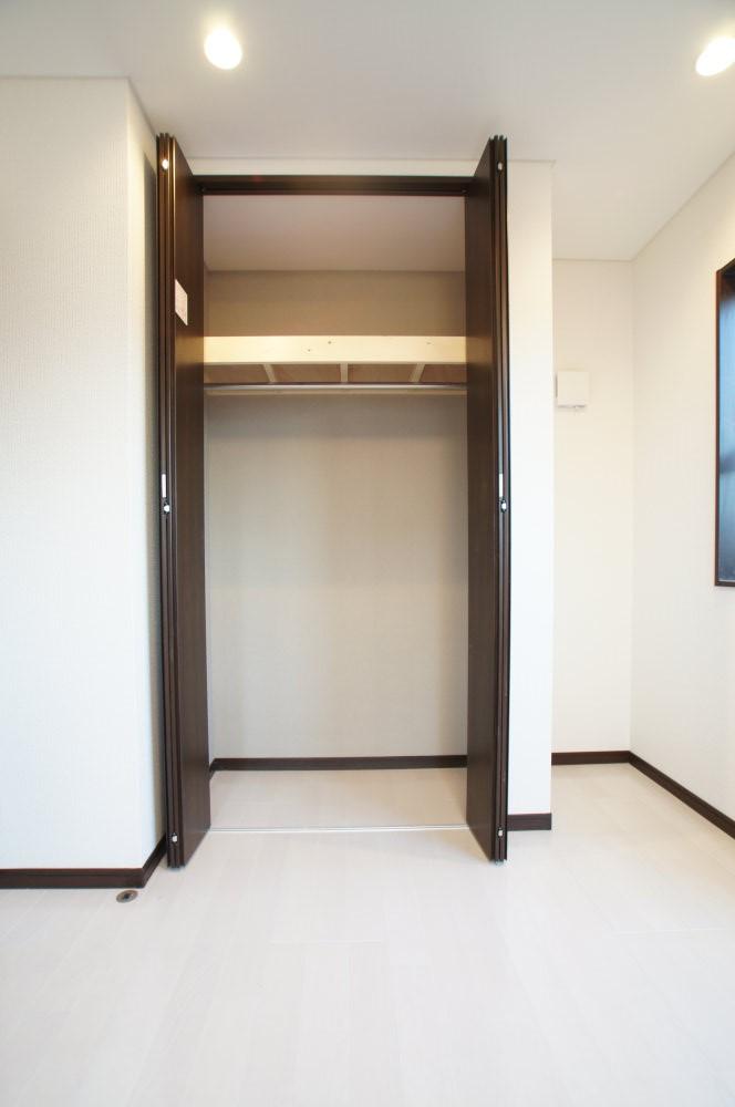 Receipt. It is housed. It comes with each room accommodating.