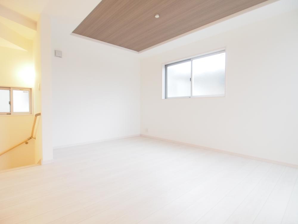 Living. 20 Pledge or more of a large living. Indoor (12 May 2013) Shooting