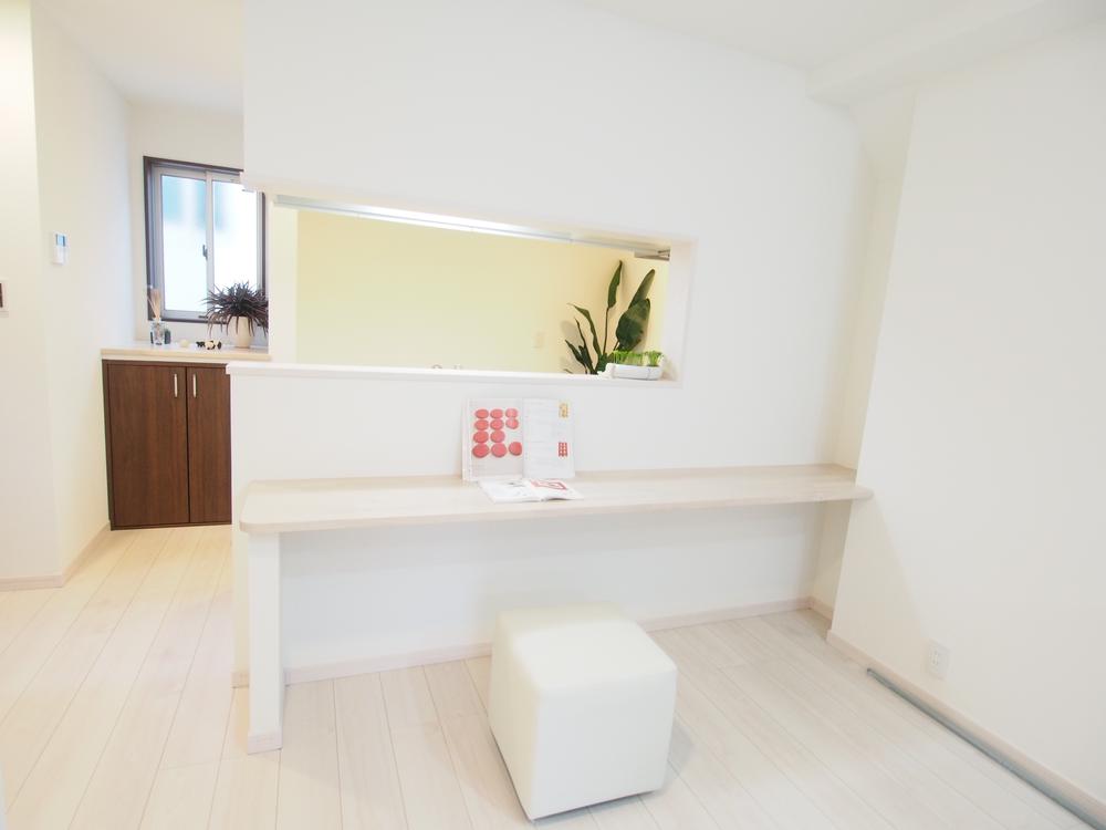 Kitchen. Easy-to-use kitchen with a counter. Building 3. Indoor (12 May 2013) Shooting