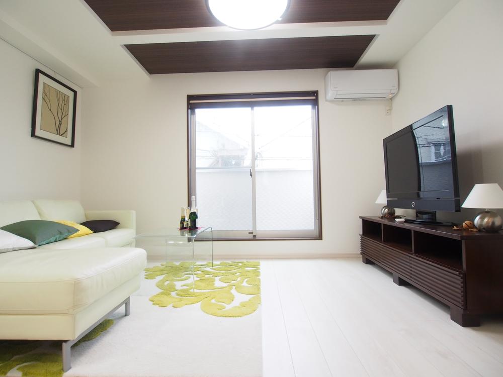 Living. Easy-to-use living in the wide span. Building 3. Indoor (12 May 2013) Shooting