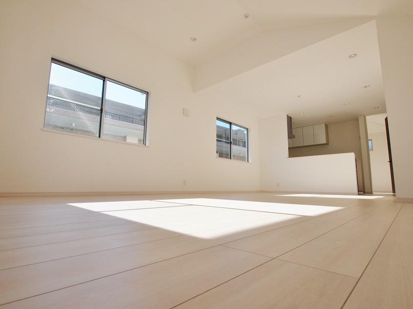 Same specifications photos (living). Per under construction [Same specifications Photos] It will be