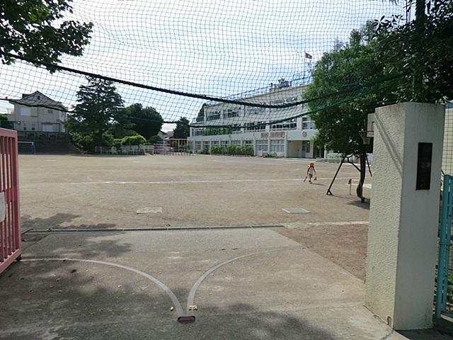 Primary school. 228m to Suginami Ward Kutsukake Elementary School