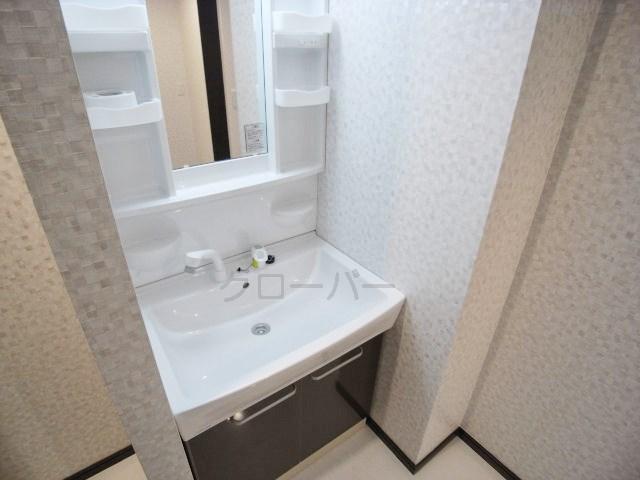Wash basin, toilet