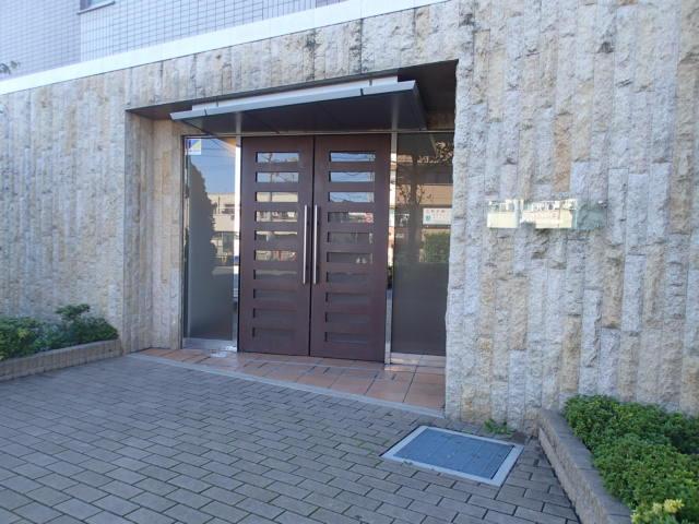 Entrance. Common areas