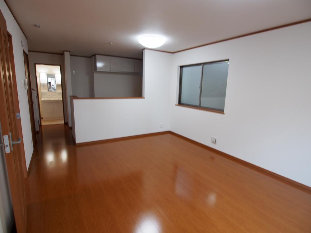 Same specifications photos (living). (Building 2) same specification