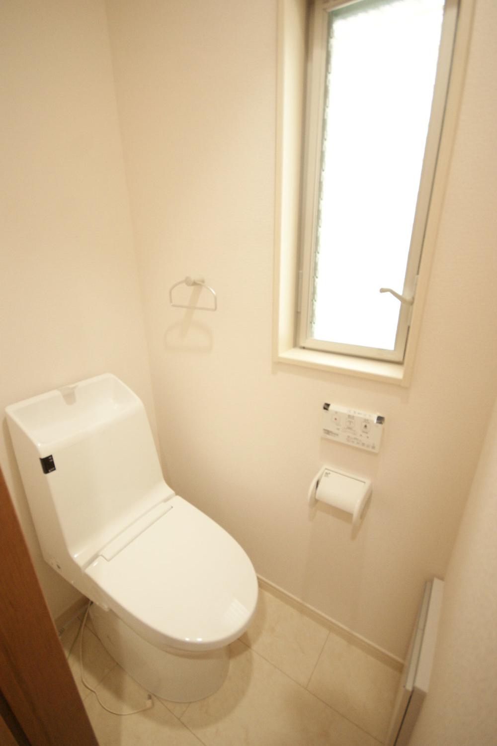 Toilet. Of course, in the Washlet, 1st floor, Also there on the second floor. 