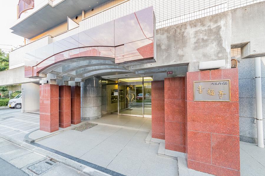 Entrance. Common areas