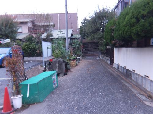 Local photos, including front road. Local (11 May 2013) Shooting