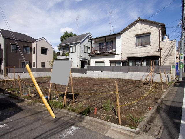 Local photos, including front road. Local (10 May 2013) Shooting