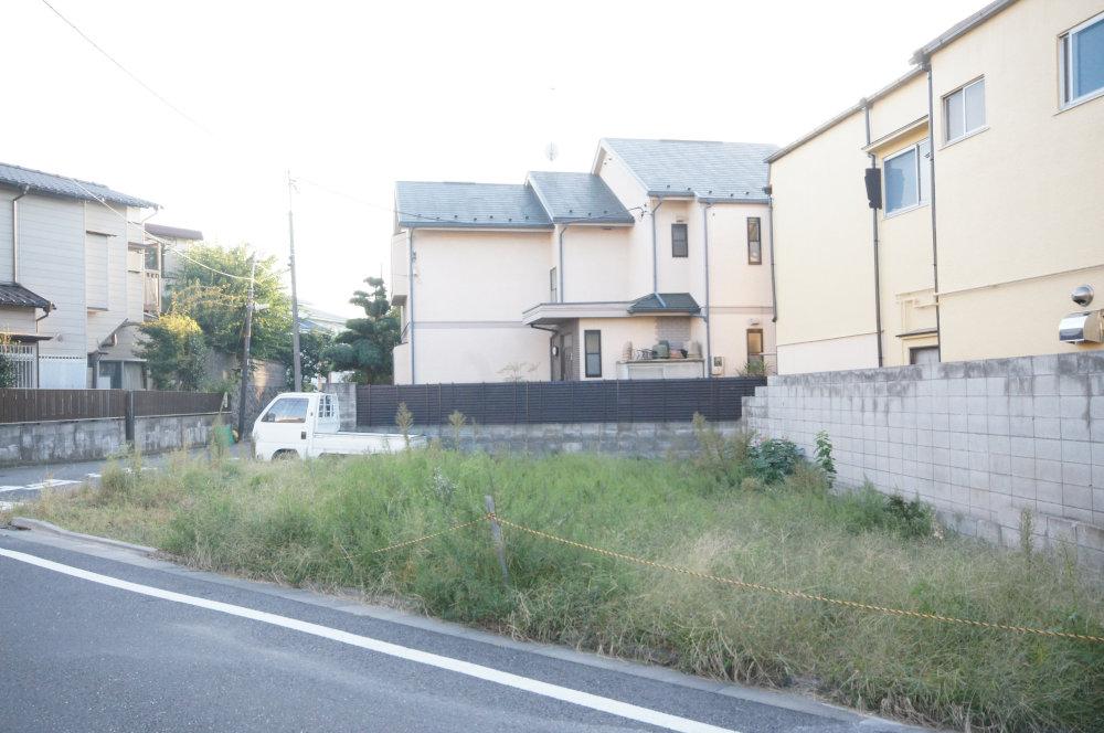 Local land photo. East side ・ Corner lot facing the south side road.