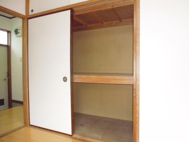 Receipt. Large storage with depth