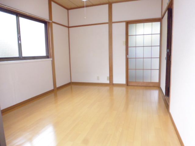 Living and room. Since it is a corner room dihedral daylight