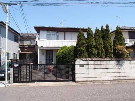 Local land photo. Façade