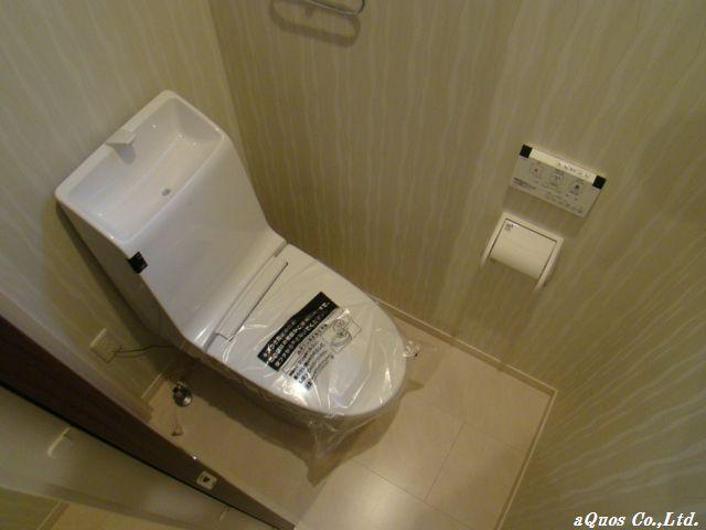 Toilet. Indoor (11 May 2013) Shooting