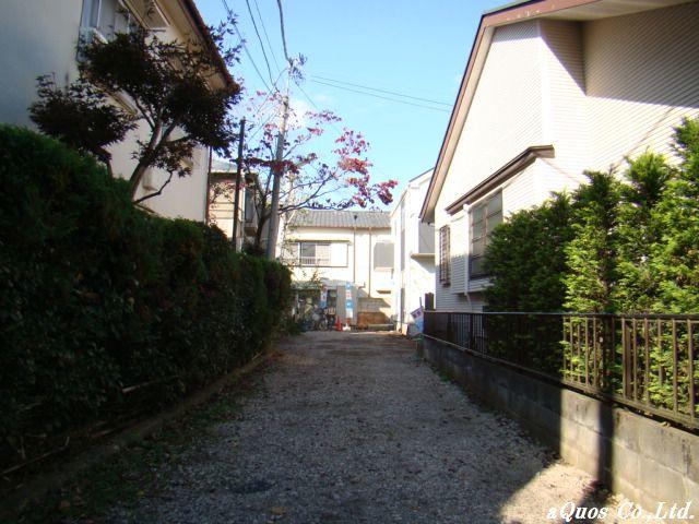 Local photos, including front road. Local (11 May 2013) Shooting