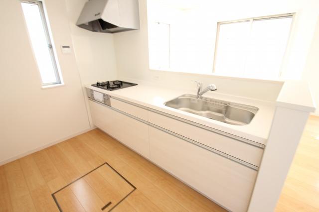 Same specifications photo (kitchen). Kitchen construction cases