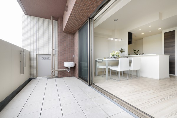 Directions to the site (a word from the person in charge)