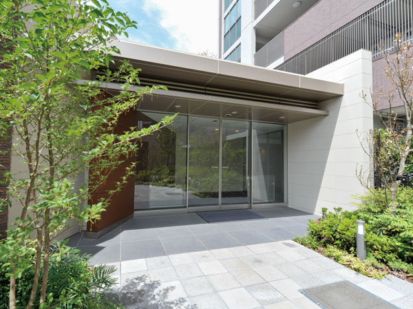 Shared facilities. Entrance