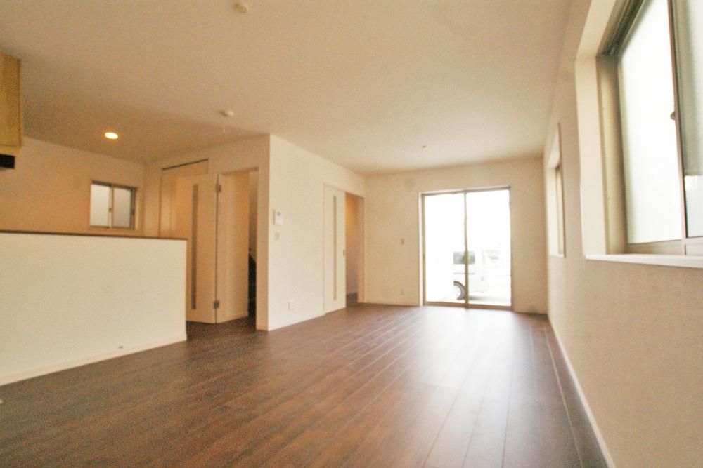 Same specifications photos (living). It will be the construction example of living. 1 ・ The first floor is the living room in Building 2 both. 