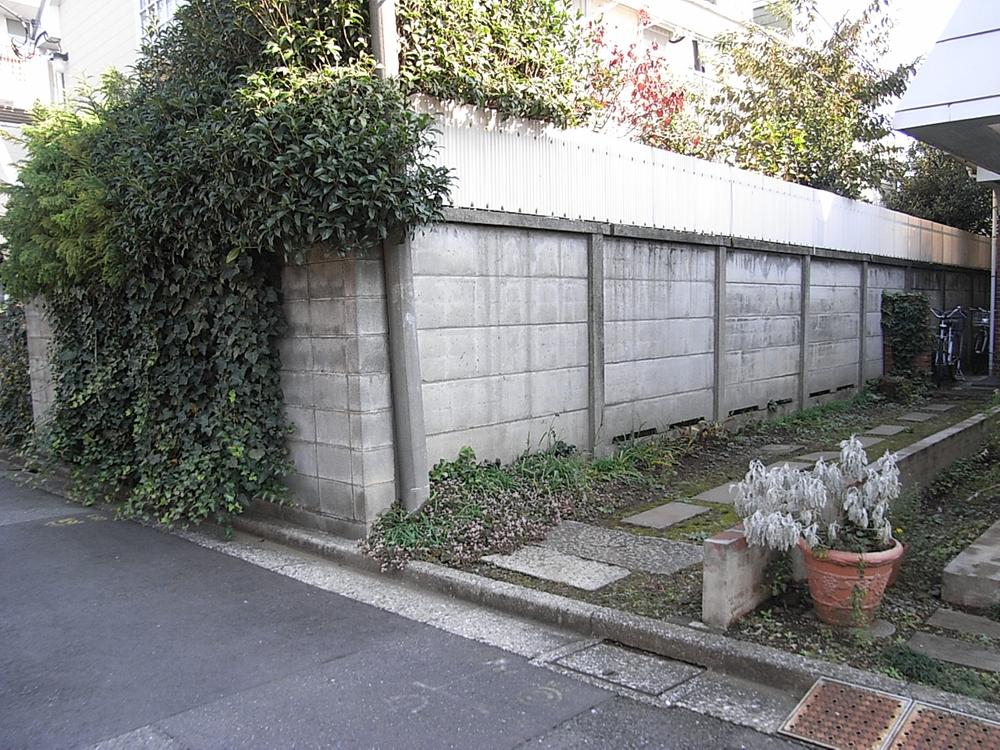 Local photos, including front road. Local (12 May 2013) Shooting