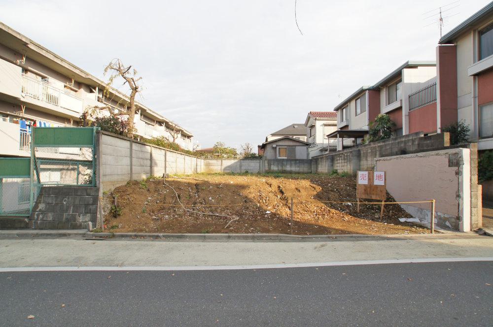 Local land photo. Road also widely, Pretty! And bright subdivision. Residential land, which was higher than the road will produce a sense of openness have feelings. 